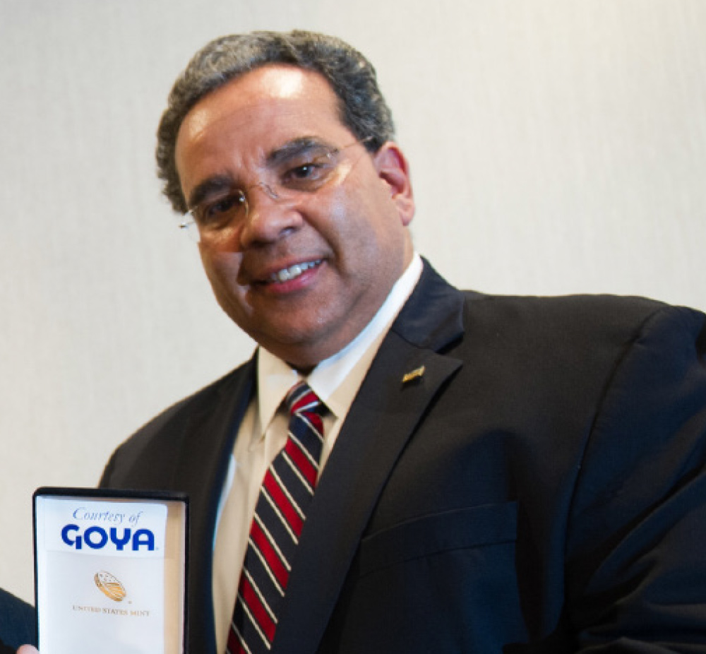 Carlos Ortiz headshot